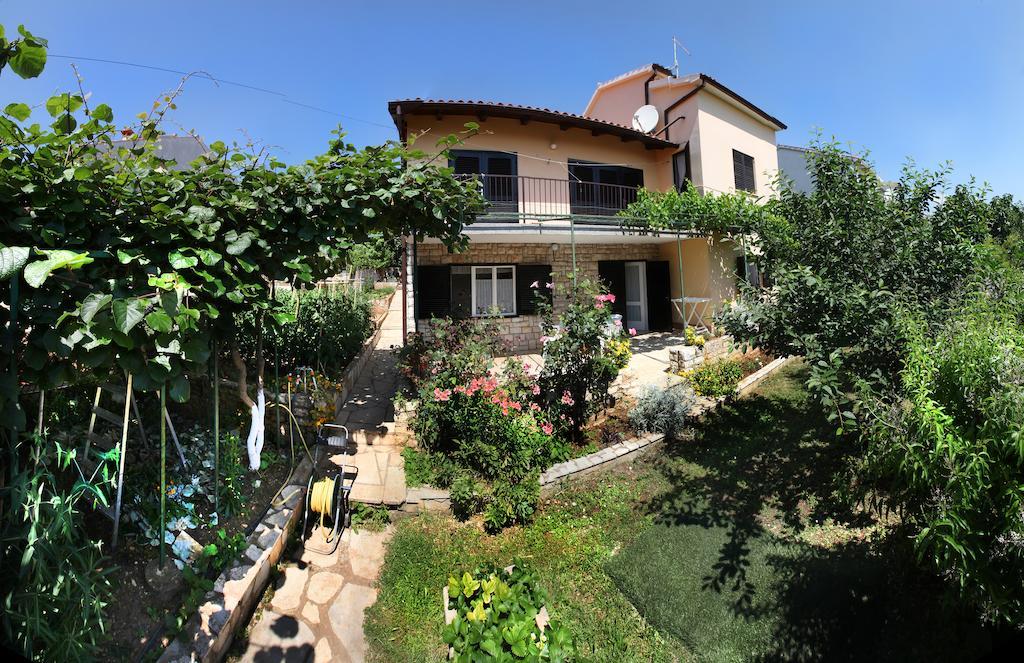 Apartment Ema Premantura Cameră foto